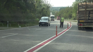 Монтираха колчетата по пътя Русе - Бяла, от утре започва авариен ремонт на Дунав мост