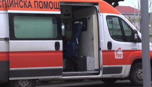 22-годишен катастрофира по пътя към село Бъзовец, пътничка е пострадала