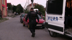 Полицията в Русе проведе спецоперация, изгради КПП-та в района на &quot;Охлюва&quot;