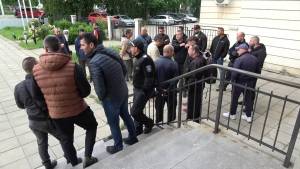 Служителите на следствения арест в Русе протестираха срещу наложени 12-часови дежурства