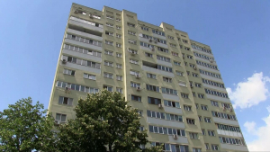 След саниране за 1,2 милиона: Покривът на блок в Русе протече