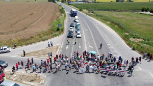 Протестиращи блокираха пътя Русе - Варна заради лошото състояние на Русе - Кубрат /РАЗШИРЕН РЕПОРТАЖ/