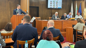 Гласуването на новата структура на общинската администрация в Русе се отлага за януари