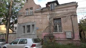 Сигнал до КИС 13: Русенци искат обезопасяване на рушаща се общинска сграда в центъра