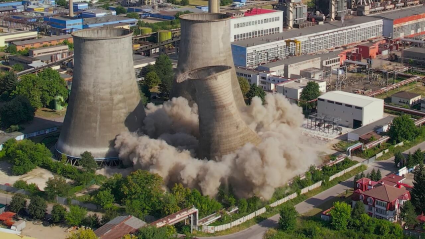 Взривиха една от охладителните кули на ТЕЦ-а в Русе