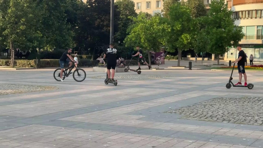 ВИДЕО: Собствениците на електрически тротинетки скоро ще трябва да ги регистрират
