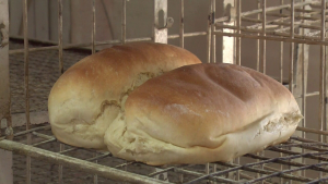 Проучване на КНСБ показва спад в цената на хляба с между 2 и 6%