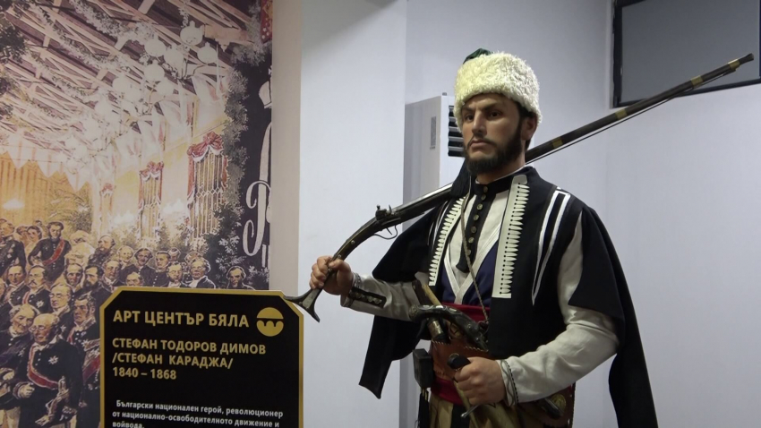 Баба Тонка и Стефан Караджа дообогатиха Музеят на восъчните фигури в Бяла