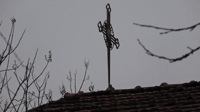 ВИДЕО: Русенски храм се нуждае от спешен ремонт на покрива