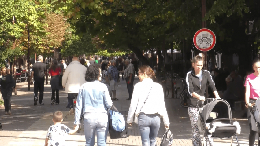 ВИДЕО: Забраниха движението на електрически тротинетки по пешеходните зони на Търговище