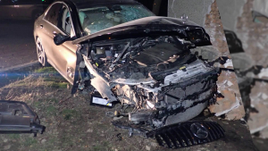 ВИДЕО: 23-годишен заби автомобила си в къща в Исперих
