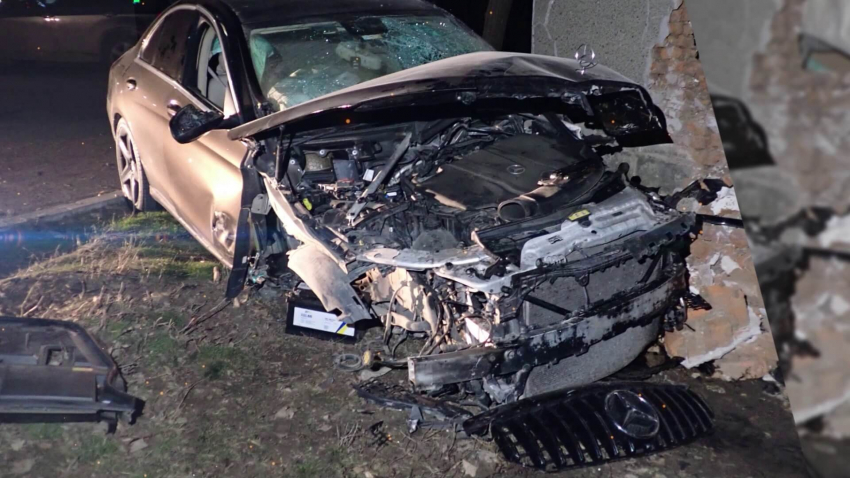 23-годишен заби автомобила си в къща в Исперих