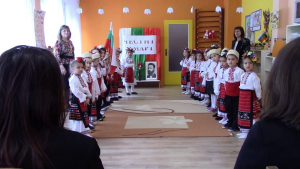 Малчуганите от детска градина &quot;Славейче&quot; в Разград също отбелязаха националния ни празник