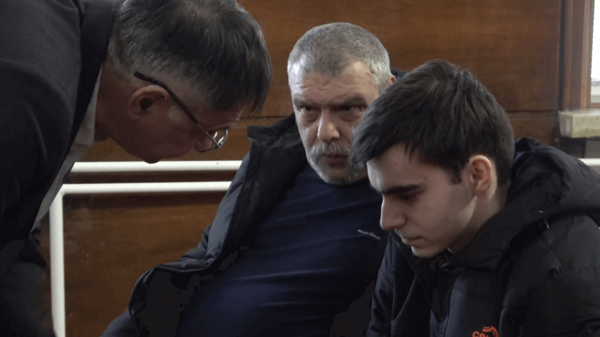 ВИДЕО: Гледат по съкратената процедура делото срещу младежа, прегазил фатално трима в Разград