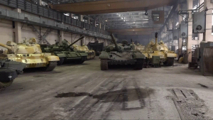 44 танка T-72 влизат за модернизация във военния завод в Търговище