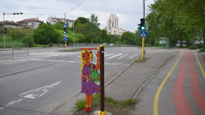 Фигури на деца до пешеходни пътеки предупреждават водачите в Разград