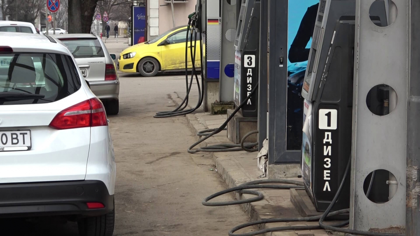 ВИДЕО: Собственик на бензиностанция в Русе: Горивата са поскъпнали с 0,14 евро на литър за четири дни