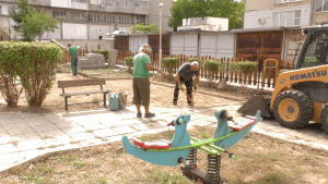 Започна ремонт на поредната детска площадка в Търговище