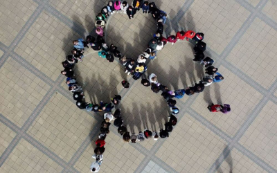 ВИДЕО: Социални работници и потребители украсиха с десетки детелинки центъра на Разград