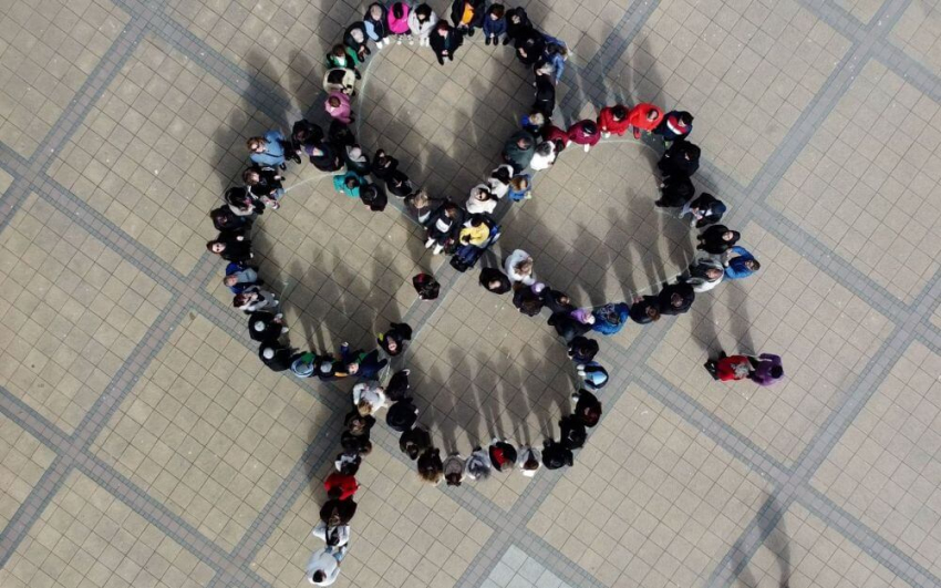 ВИДЕО: Социални работници и потребители украсиха с десетки детелинки центъра на Разград