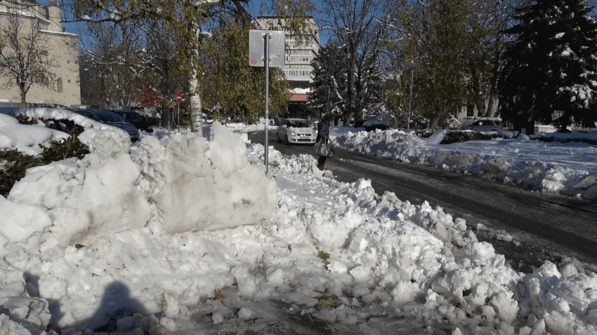 Кметът на Разград наложи неустойка от 10 080 лева на снегопочистващата фирма