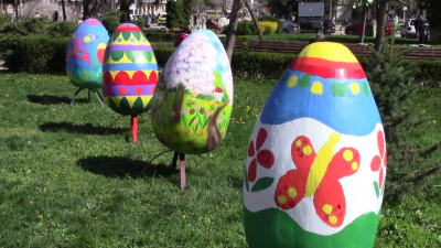 ВИДЕО: Великденски базар и пъстра украса посрещат жителите и гостите на Разград в навечерието на празника