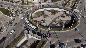 След протестите: Вдигат заплатите в БДЖ, НКЖИ, Български пощи и градския транспорт в общините