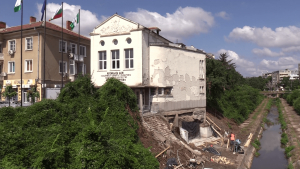 ВИДЕО: Започна дългоочакваното укрепване на Музикалния дом в Разград
