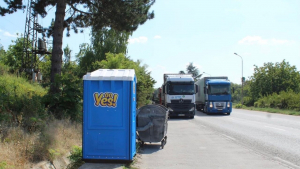 Община Русе разположи контейнери и тоалетни заради ТИР-овете по бул. &quot;България&quot;