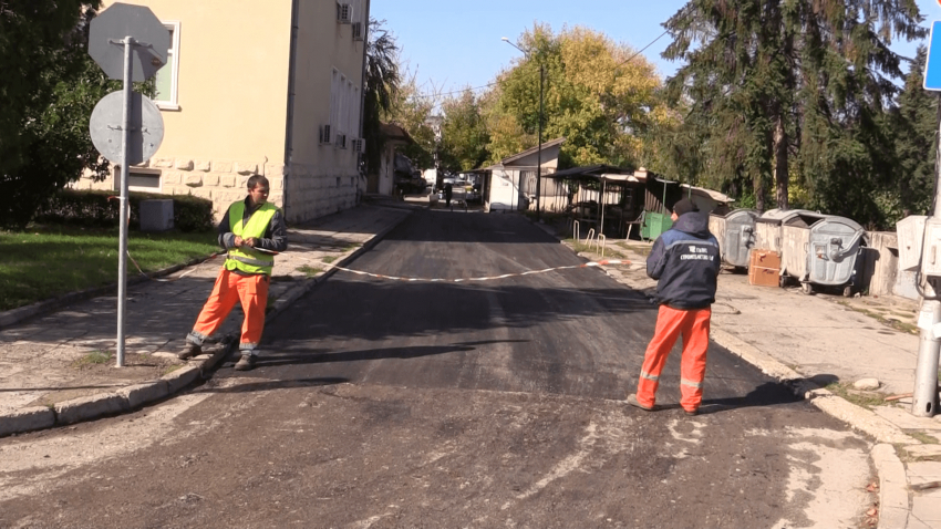 ВИДЕО: Ремонтите по улиците в Разград и селата в общината продължават