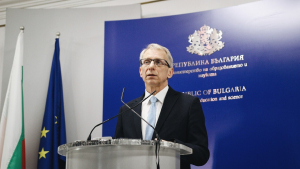 Министър Денков: Няма причина да затваряме каквото и да е на национално ниво