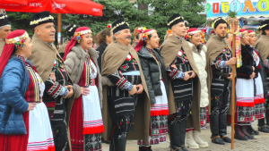 ПФА "Мизия" поздрави жителите и гостите на Търговище с Коледарска програма