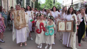 Стотици ученици и учители се включиха в празничното шествие за 24 май в Русе