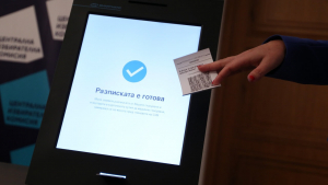 Демонстрация: Как ще гласуваме на машината по време на изборите 2 в 1