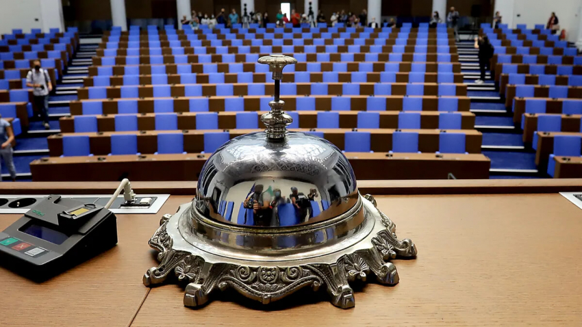 ВИДЕО: Новият парламент започва работа в сряда, започнаха преговорите за съставяне на правителство