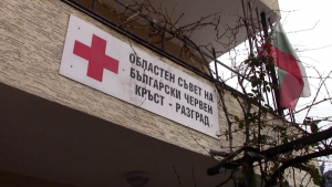 140 деца в неравностойно положение в Разградско получават хранителен пакет от БЧК за празниците