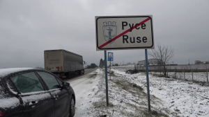 ВИДЕО: Снеговалежът и силният вятър оставиха населени места в Русенско без ток