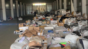 Митничари задържаха над 49 000 фалшиви стоки във влак край Русе
