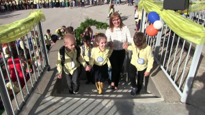 Близо 18 700 деца в Русенско прекрачиха училищния праг днес