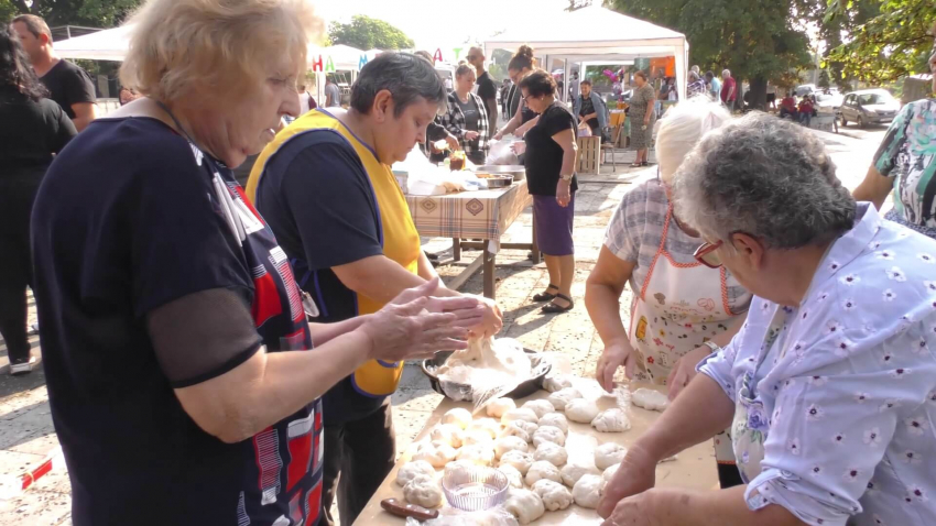 ВИДЕО: Търговищкото село Буховци отново бе домакин на уникалния празник на мекицата