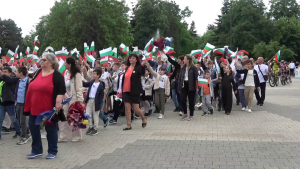 Близо 5000 души се включиха в шествието за 24 май в Търговище