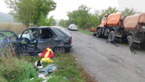 С опасност за живота е 20-годишният младеж от катастрофата на пътя Разград - Дряновец