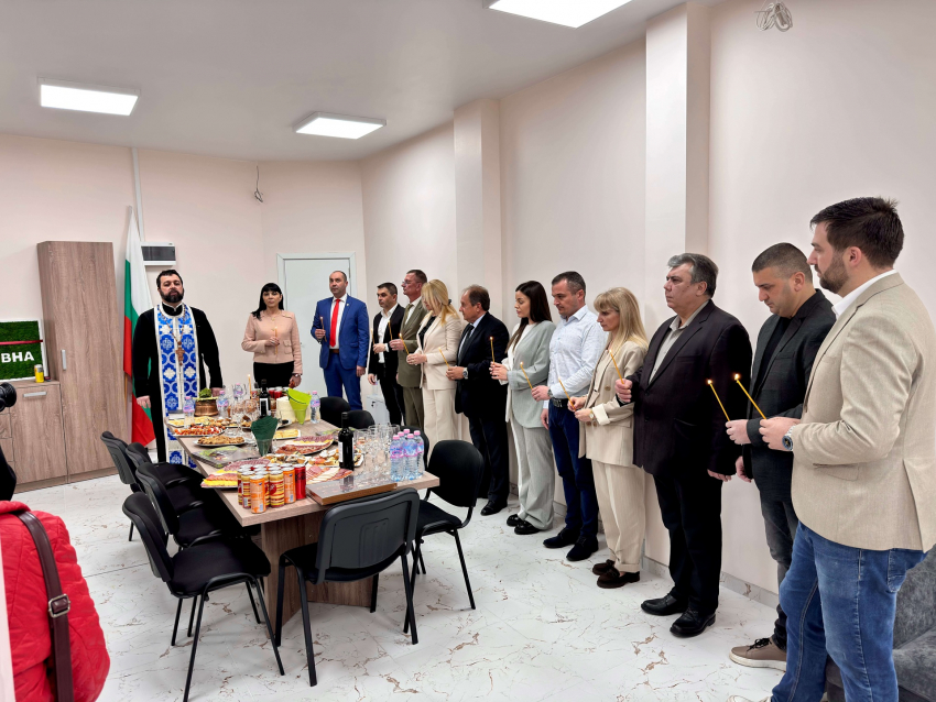 „Прогресивна България” откри офиса си в Русе с водосвет и заявка за нова енергия в политиката