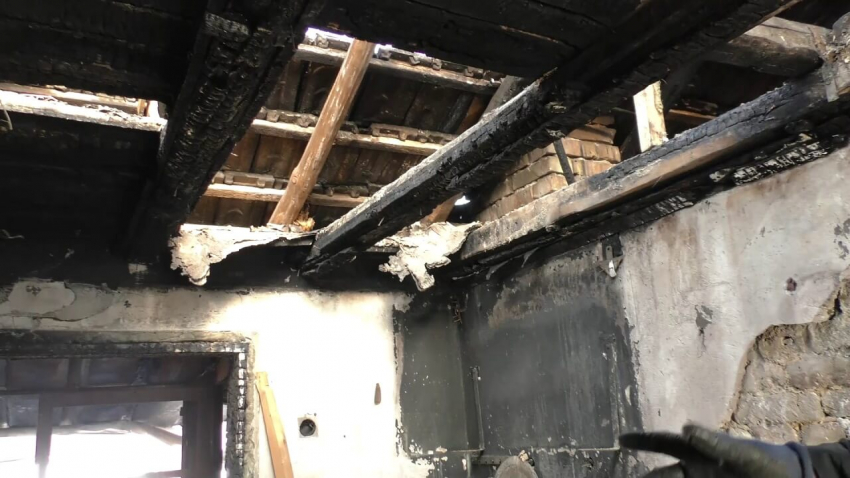 След пожара в Търговище: Как живеят семействата в полуунищожените къщи