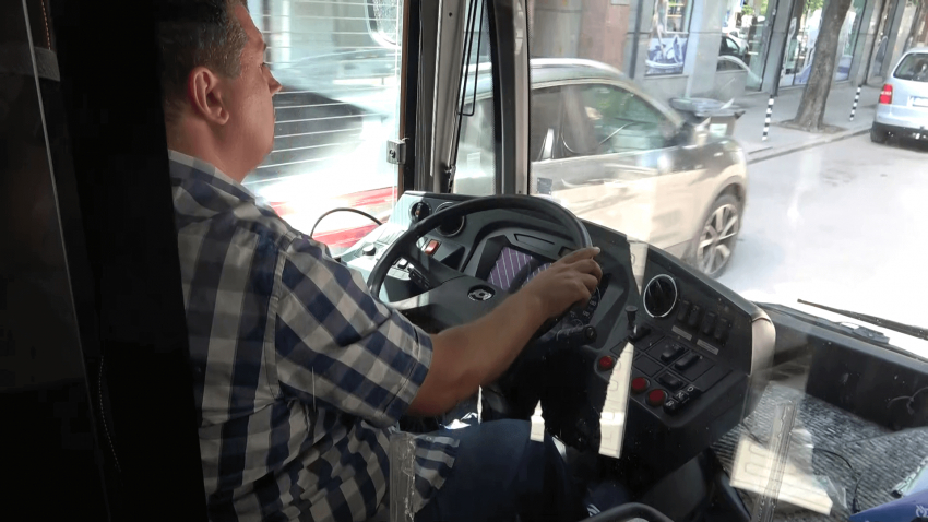 ВИДЕО: Субсидират с 31 стотинки на километър новите по-ранни и късни курсове на градския транспорт в Русе