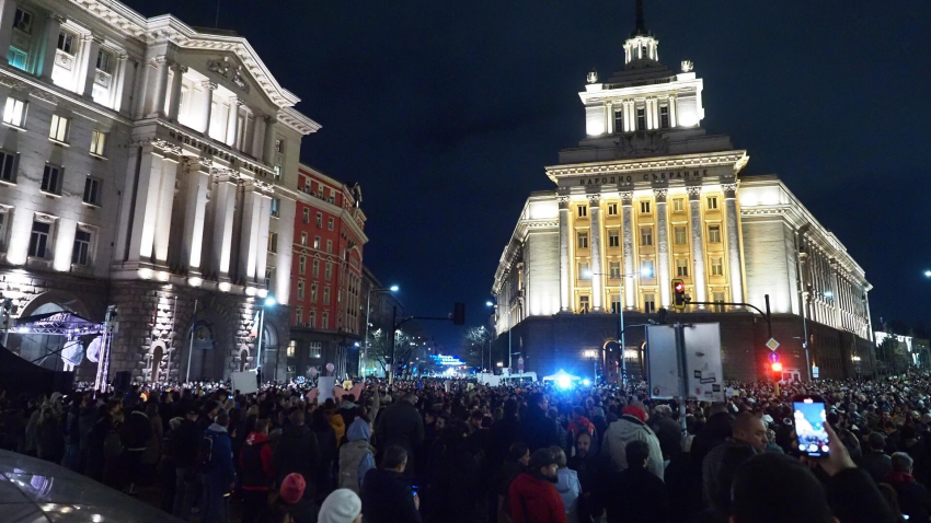 ВИДЕО: След протеста снощи: Управляващите изтеглиха бюджета