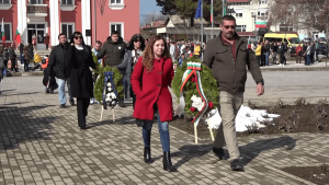 ВИДЕО: С поднасяне на венци и цветя и богата програма, Две могили отбеляза националния празник