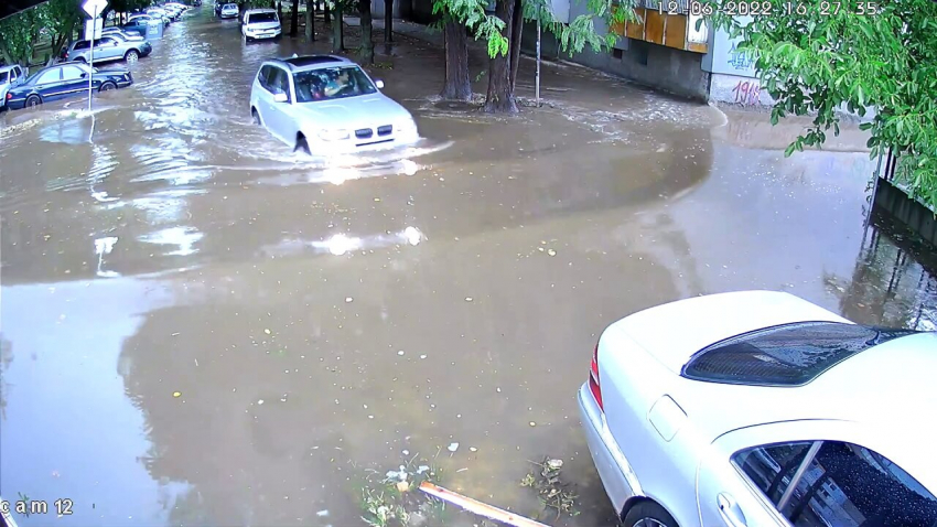 Отново наводнения при дъжда в Русе този следобед