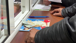 ВИДЕО: Пенсионерите в Русенско започнаха да получават пенсии в евро. Срещат ли проблеми?