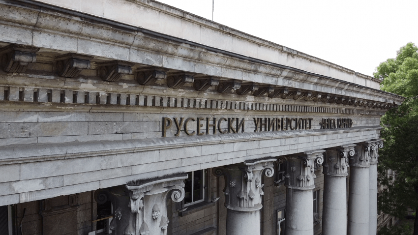 ВИДЕО: Русенският университет няма да вдига семестриалните такси